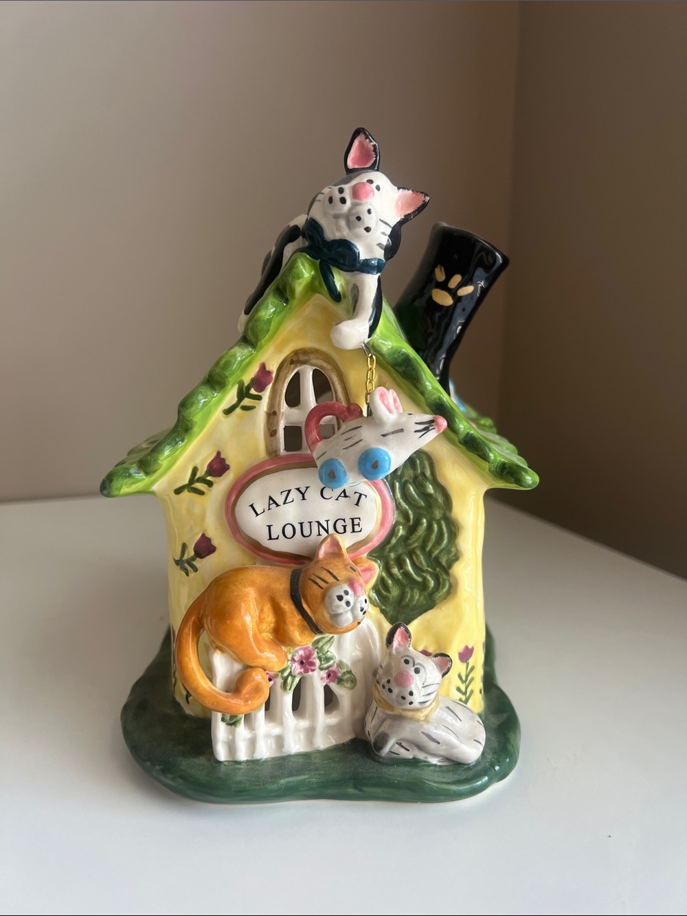 Hand-Painted Lazy Cat Lounge Ceramic House - Yellow & Green